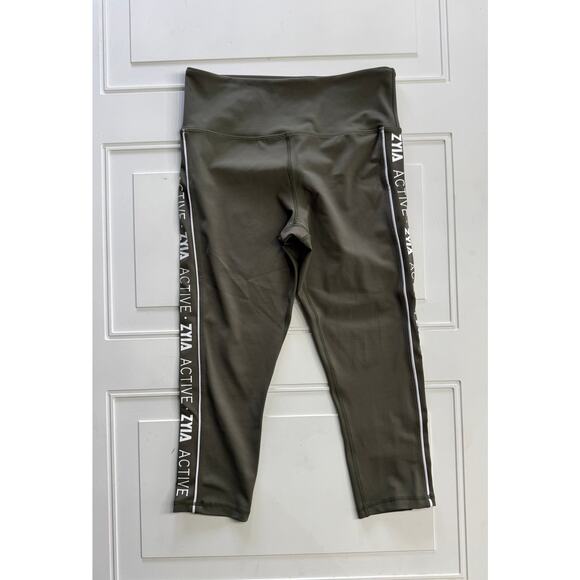 Zyia EUC Active Army Green Capri Leggings Size 8-10 - Picture 1 of 6